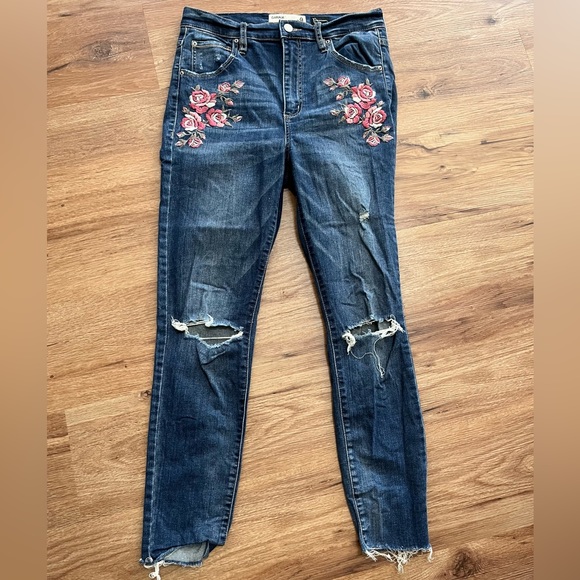 Garage distressed embroidered cropped skinnies, size 9 - Picture 1 of 5